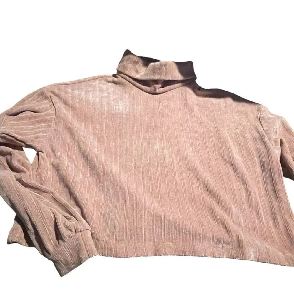 Altair’d State Pink Turtleneck cropped  Sweater size large like new